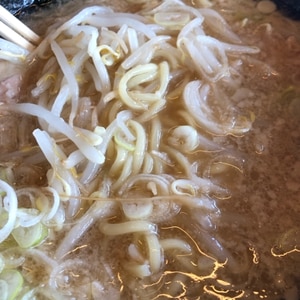 ゆで汁再利用♪もやしと豚肉のねぎラーメン